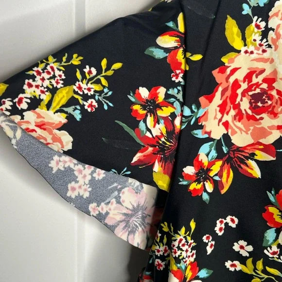 NWT Torrid Flutter Sleeve Floral Swim Bikini Top - Picture 3 of 6